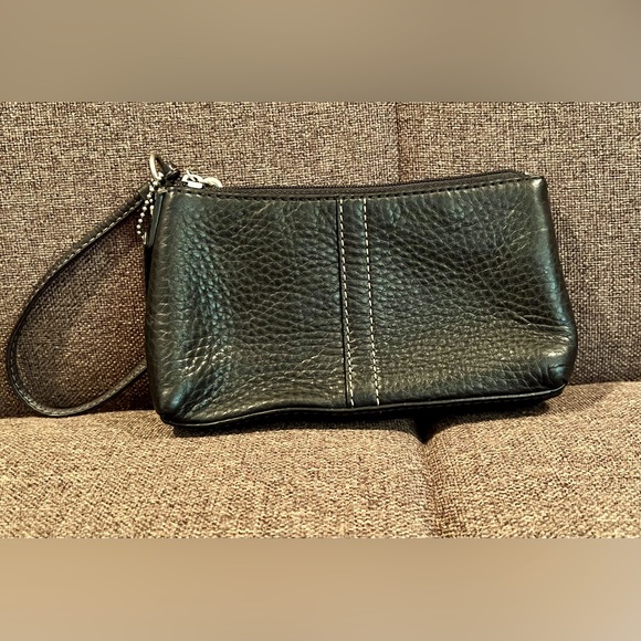 Coach Handbags - Coach wristlet
